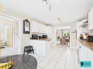 Kitchen/Breakfast Room- click for photo gallery